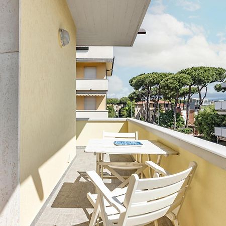 Comfy Apartment With Private Parking Near The Beach! Viareggio Dış mekan fotoğraf