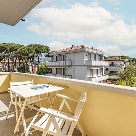 Comfy Apartment With Private Parking Near The Beach! Viareggio Dış mekan fotoğraf