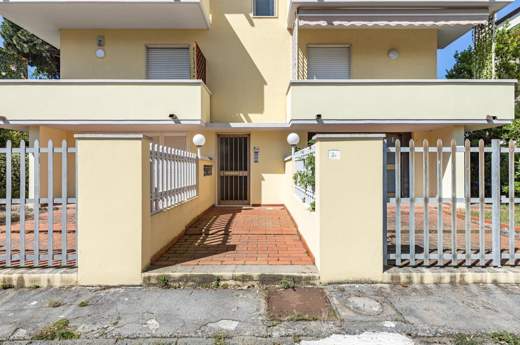 Comfy Apartment With Private Parking Near The Beach! Viareggio Dış mekan fotoğraf